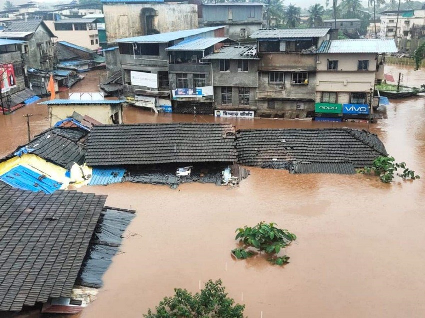महाराष्ट्र में भारी बारिश से भूस्खलन, 36 की मौत, कई लापता